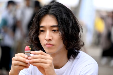 山崎賢人演じる安積那由他。 (c)TBS