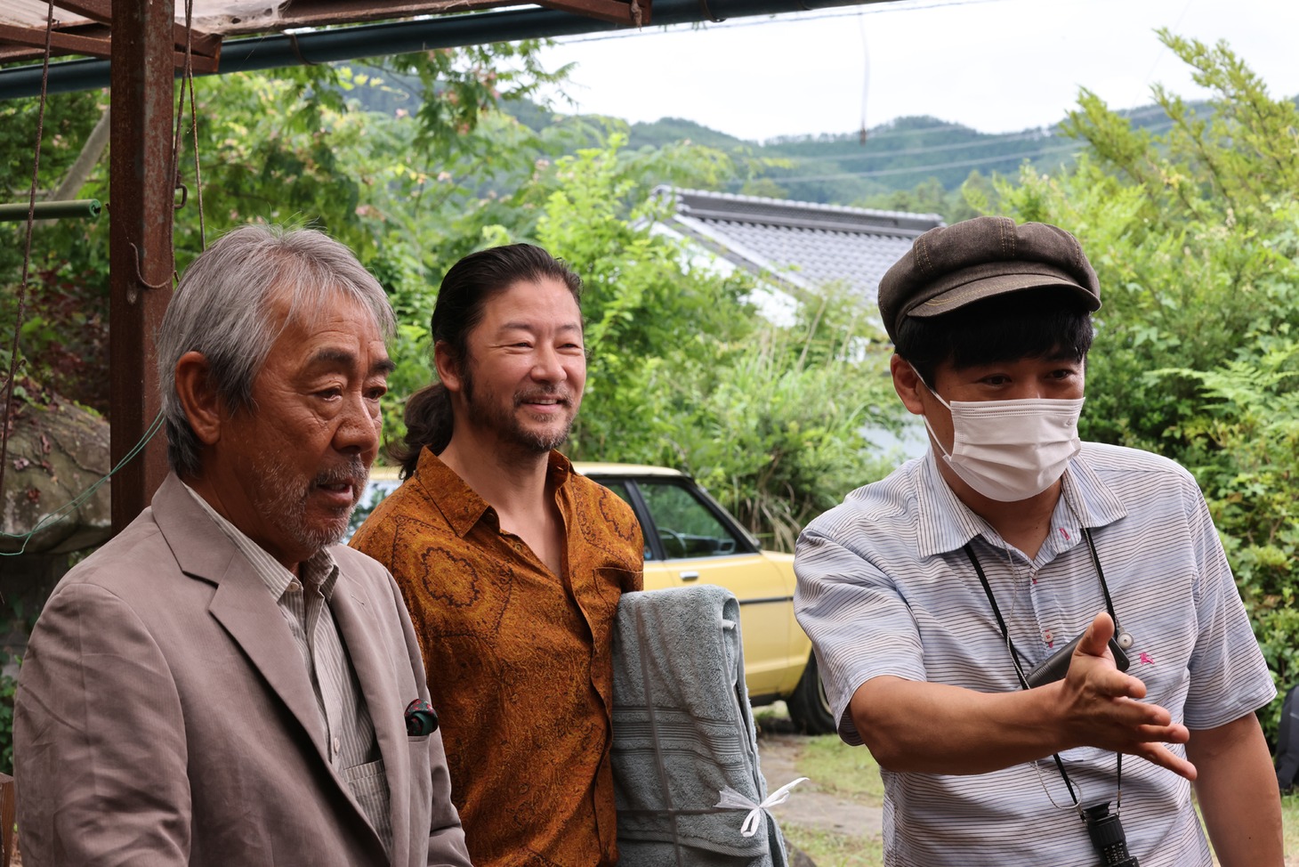 左から寺尾聰、浅野忠信、劇団ひとり。