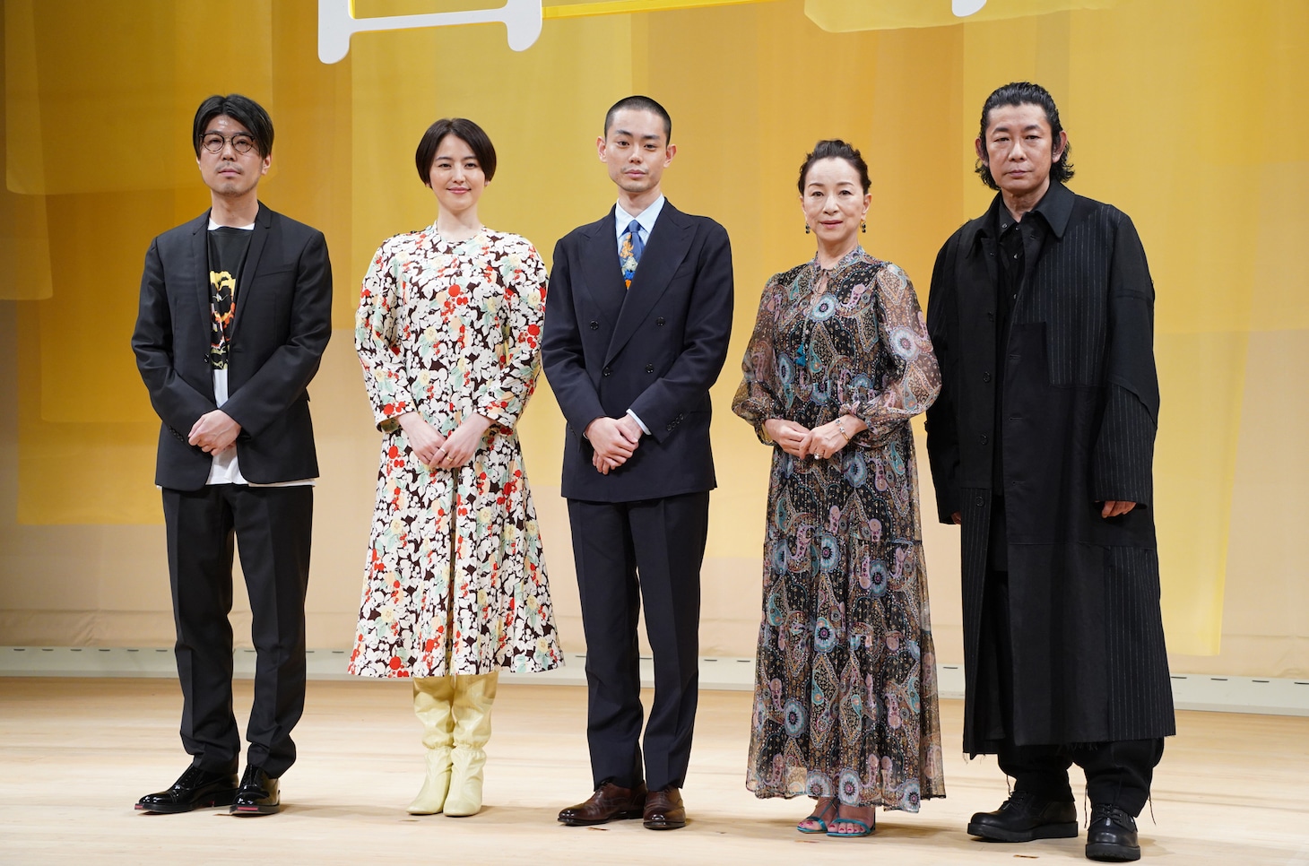 左から川村元気、長澤まさみ、菅田将暉、原田美枝子、永瀬正敏。