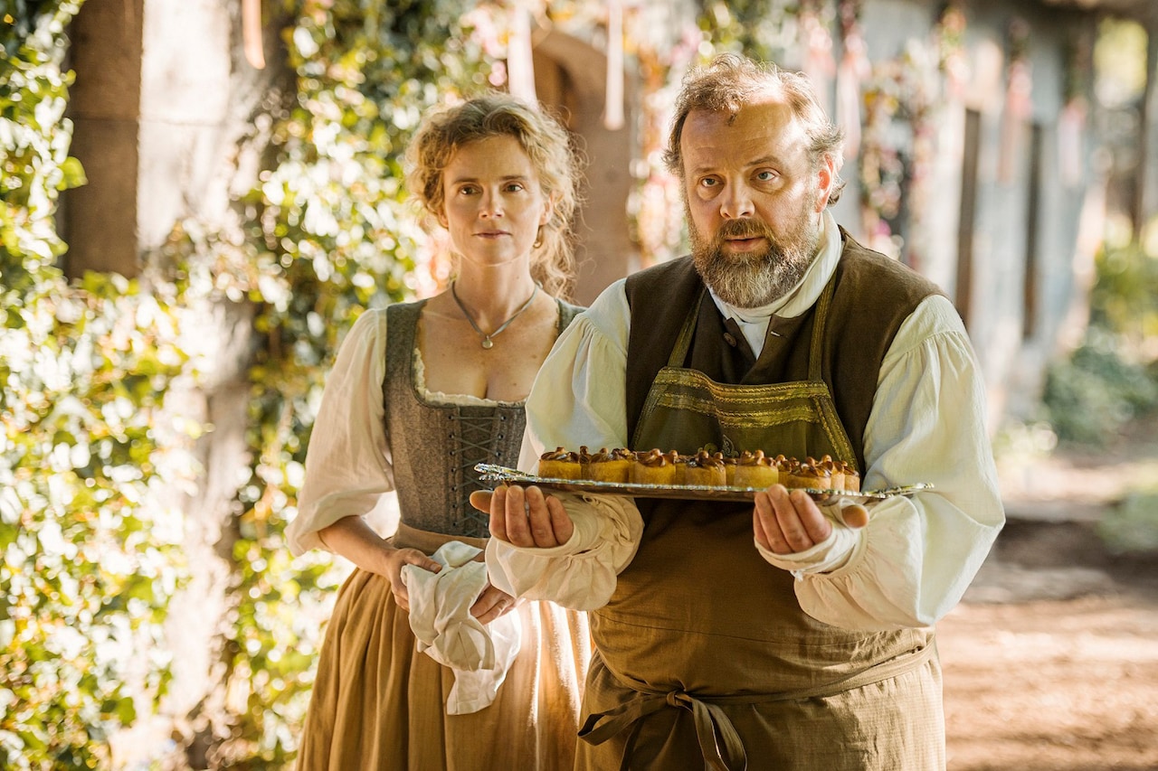 宮廷を追われた料理人が庶民のためレストラン開業、「デリシュ！」予告編