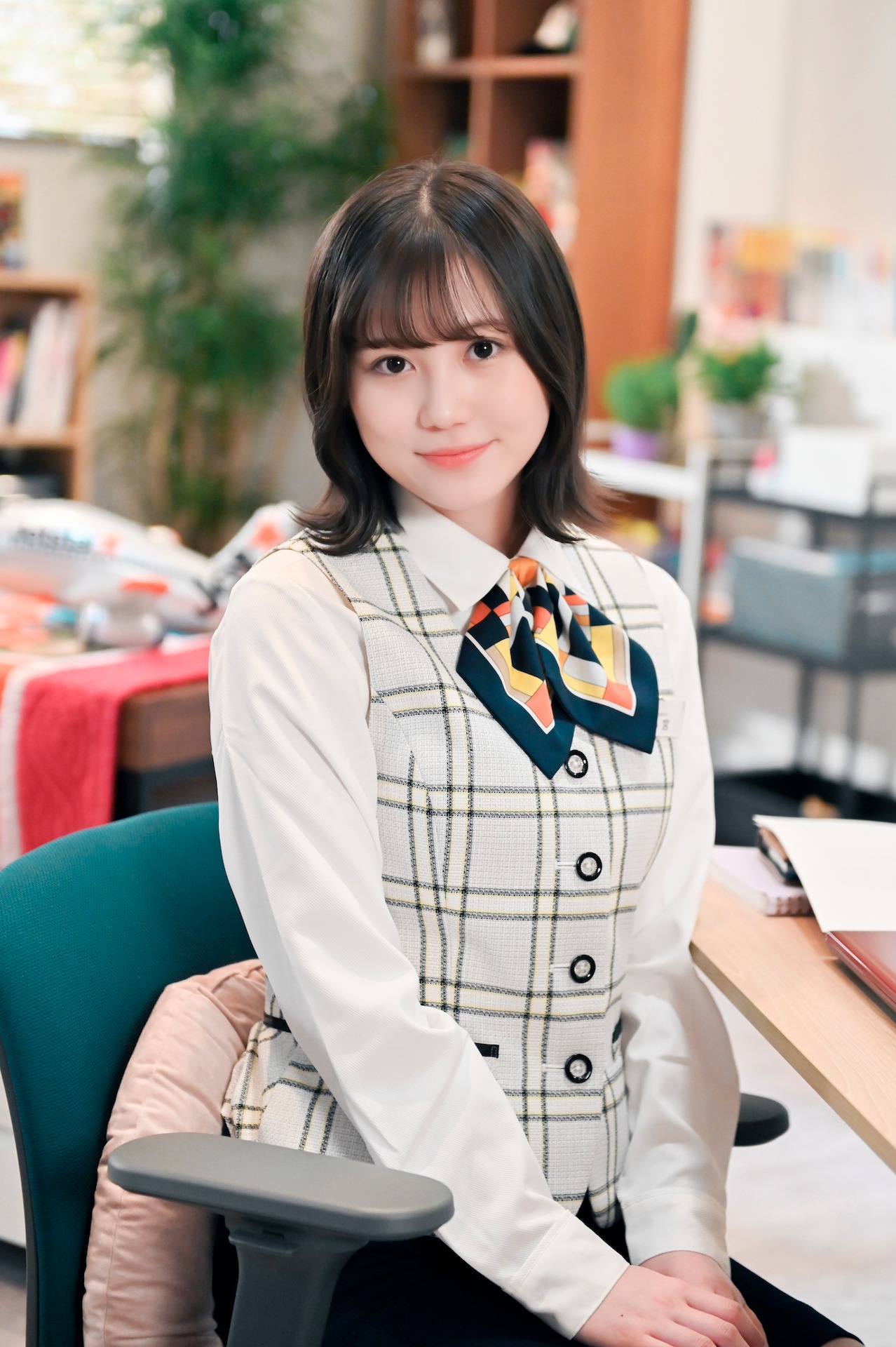 小宮夏美を演じる三原羽衣。