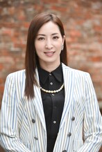 本城寺律を演じる真飛聖。