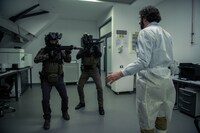 「ザ・コントラクター」