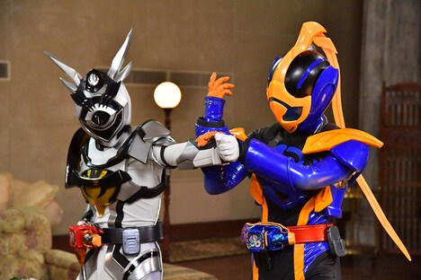 「仮面ライダージャンヌ＆仮面ライダーアギレラ withガールズリミックス」