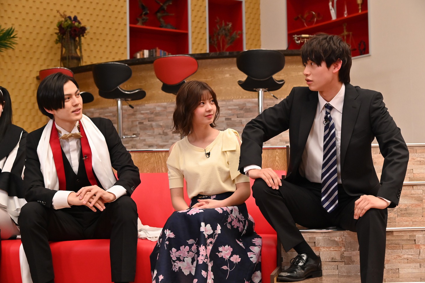 左から簡秀吉、星乃夢奈、佐藤瑠雅。