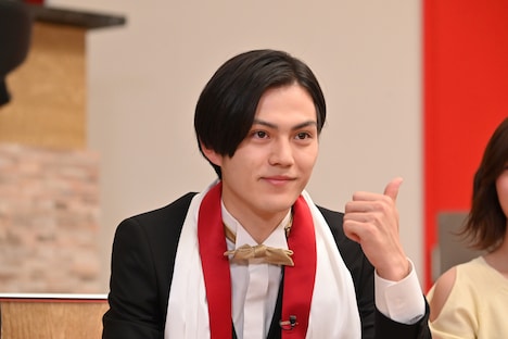 浮世英寿 / 仮面ライダーギーツ役の簡秀吉。