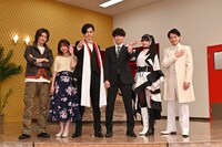 左から杢代和人、星乃夢奈、簡秀吉、佐藤瑠雅、青島心、忍成修吾。