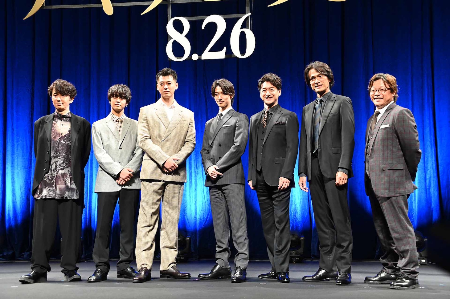 映画「アキラとあきら」完成披露舞台挨拶の様子。左からユースケ・サンタマリア、高橋海人、竹内涼真、横浜流星、石丸幹二、江口洋介、三木孝浩監督。
