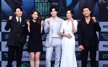 左からヤン・ギョンウォン、イム・ユナ、イ・ジョンソク、オク・ジャヨン、キム・ジュホン。