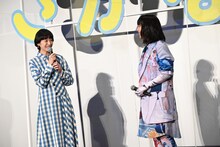 左から夏帆、のん。