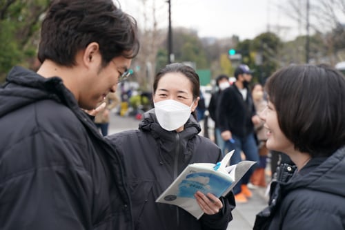 貫地谷しほりは懐が深い、「5つの歌詩」の「空を読む」演出家が語るメイキング映像