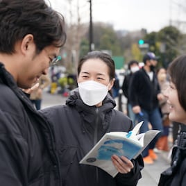 貫地谷しほりは懐が深い、「5つの歌詩」の「空を読む」演出家が語るメイキング映像
