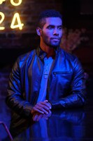 「アンユージュアル・ネイバー」より、ブランドン・サンタナ演じるタイラー。