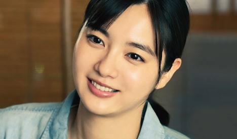石橋恵役の新川優愛。