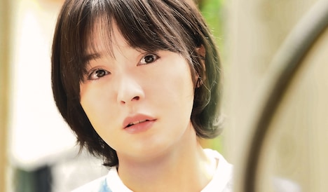 桜庭彩子役の貫地谷しほり。