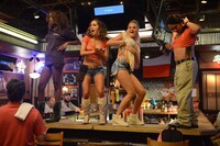 「サポート・ザ・ガールズ」