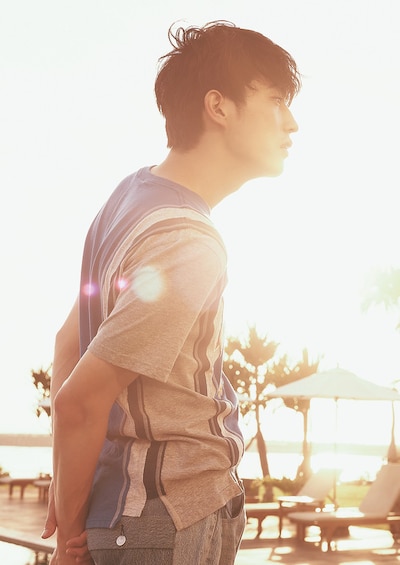 「杉野遥亮 PHOTO BOOK『8』」通常版の表紙ビジュアル。