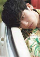 「杉野遥亮 PHOTO BOOK『8』」豪華版の表紙ビジュアル。