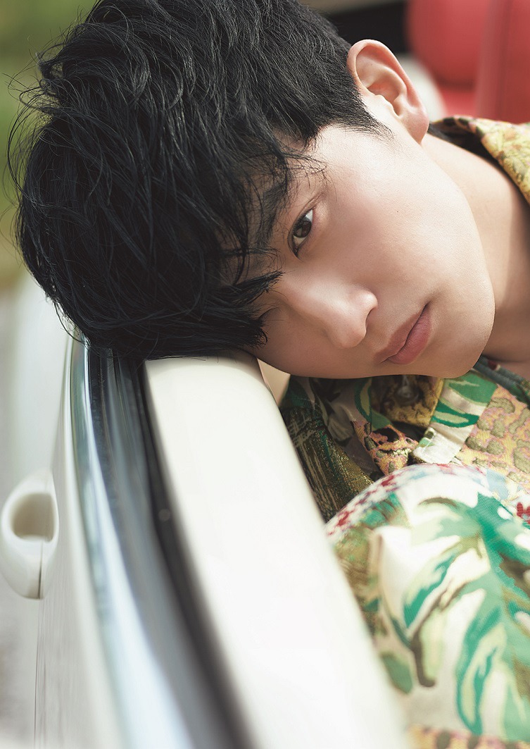 「杉野遥亮 PHOTO BOOK『8』」豪華版の表紙ビジュアル。