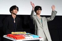 左から川村壱馬、塩野瑛久。