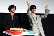 左から川村壱馬、塩野瑛久。