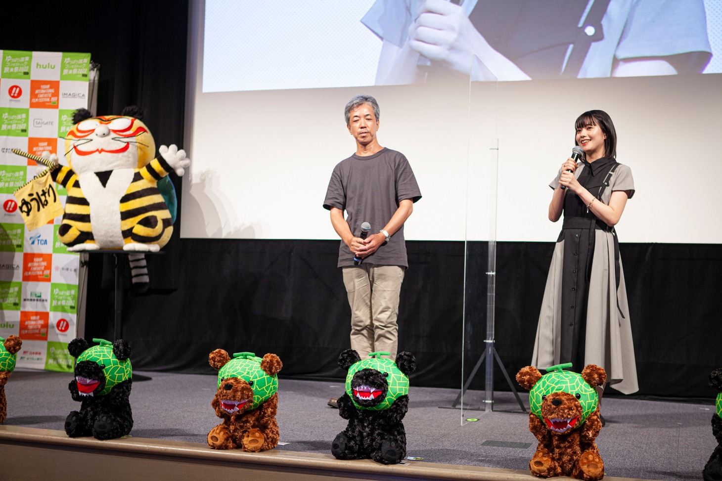 ゆうばり国際ファンタスティック映画祭2022にて、左から佐藤智也、倉島颯良。
