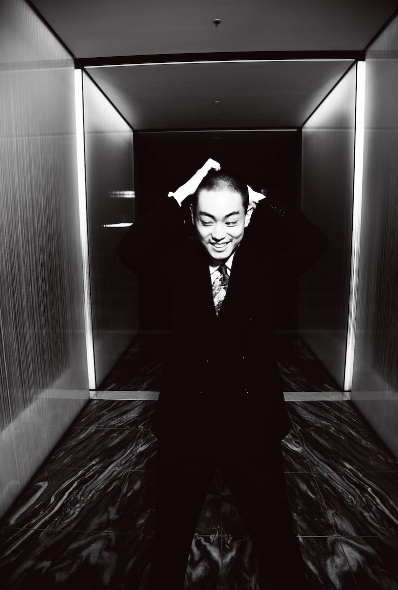 CUTに掲載される菅田将暉の写真。撮影は永瀬正敏。