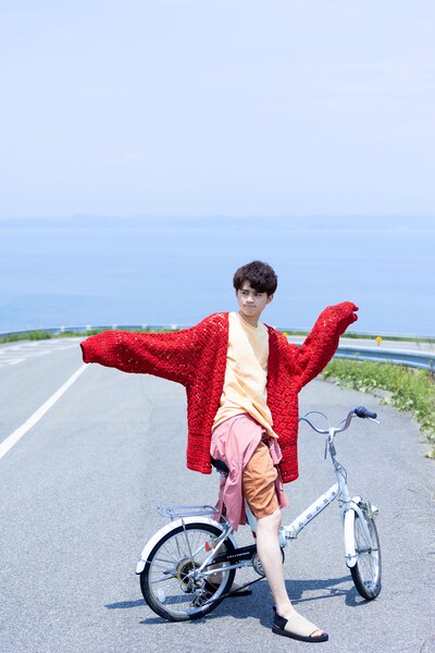 鈴鹿央士 ファースト写真集 メインカット