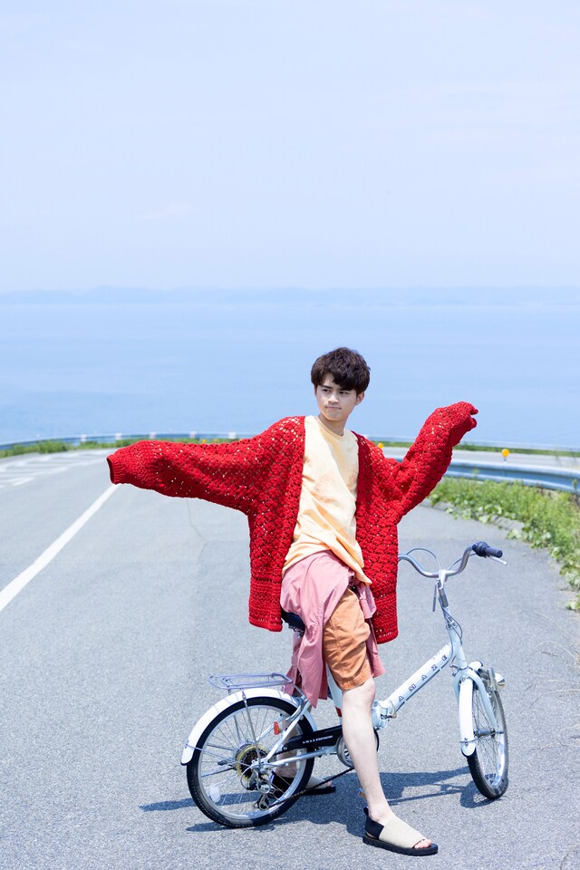 鈴鹿央士 ファースト写真集 メインカット