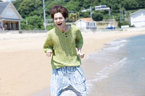 鈴鹿央士 ファースト写真集 先行カット