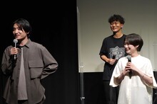 左から金子大地、松居大悟、福永朱梨。