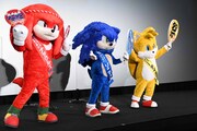 左からナックルズ、ソニック、テイルス。