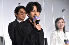 森崎ウィン（前列）