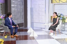 左から林修、永野芽郁。