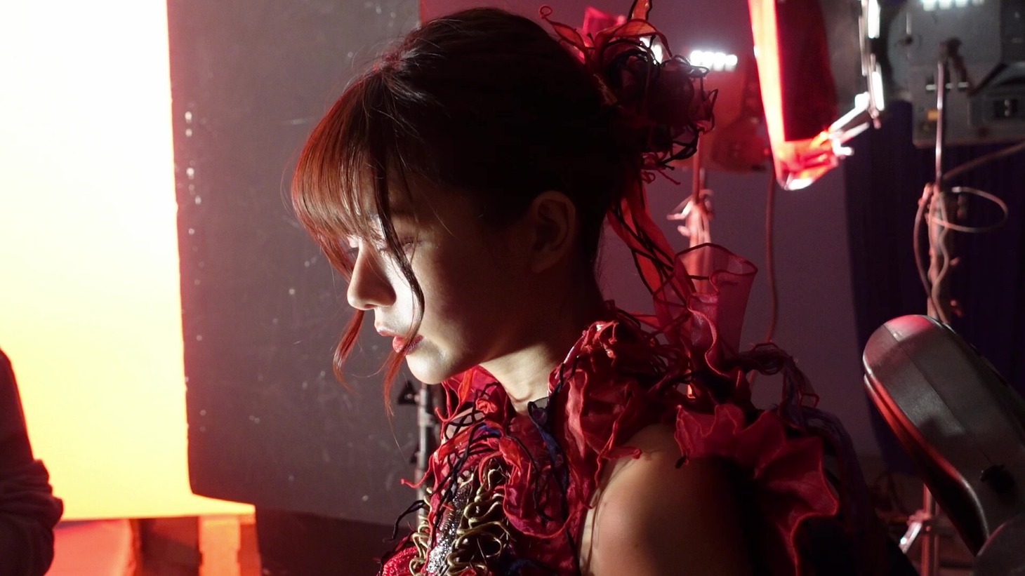 浅倉唯「Riot in bloom」MVメイキングより。