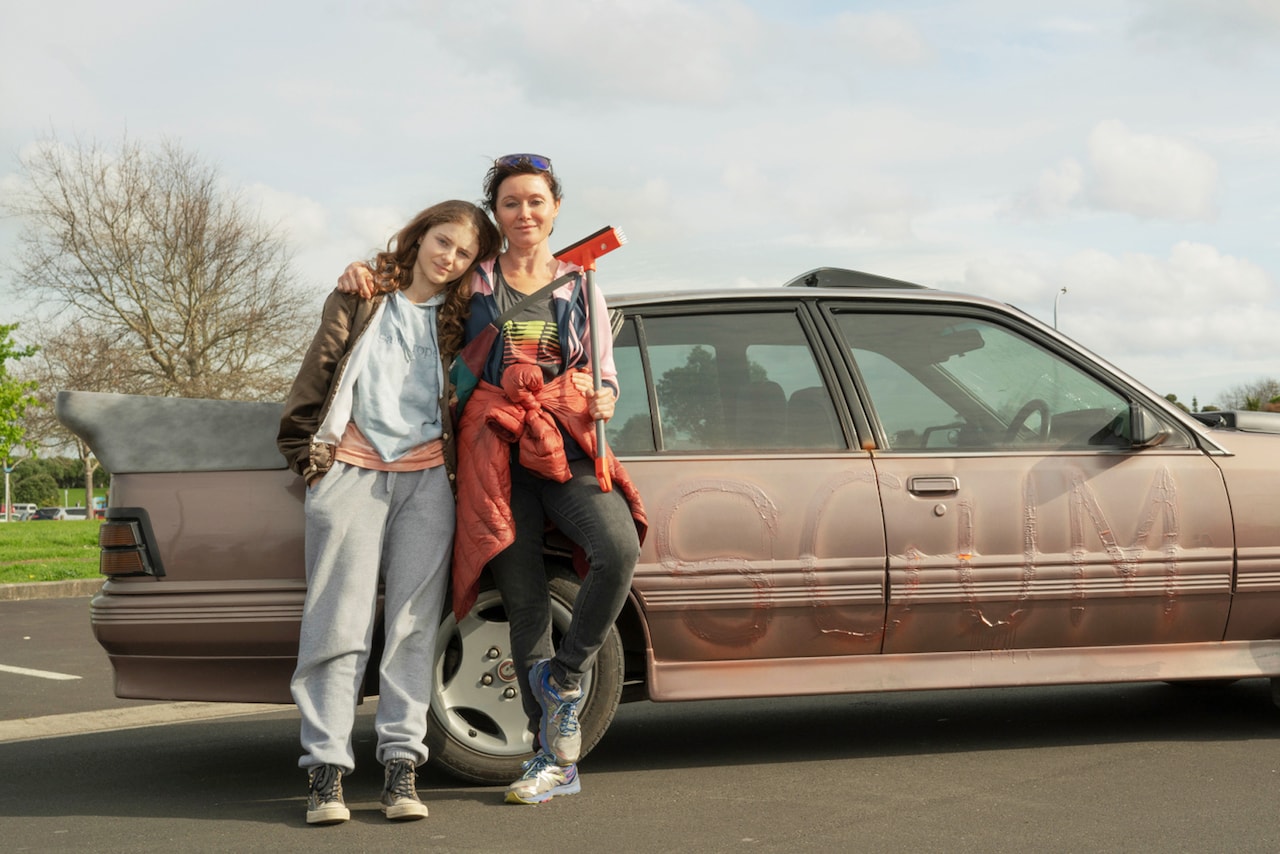 エッシー・デイヴィス×トーマシン・マッケンジー「ドライビング・バニー」の予告公開