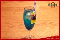 五条悟のブルーバイオレットソーダ（税込780円）。