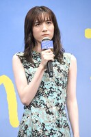 考え込む永野芽郁。