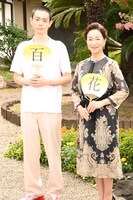 左から菅田将暉、原田美枝子。