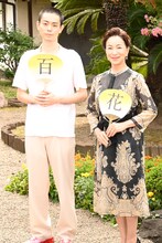 左から菅田将暉、原田美枝子。