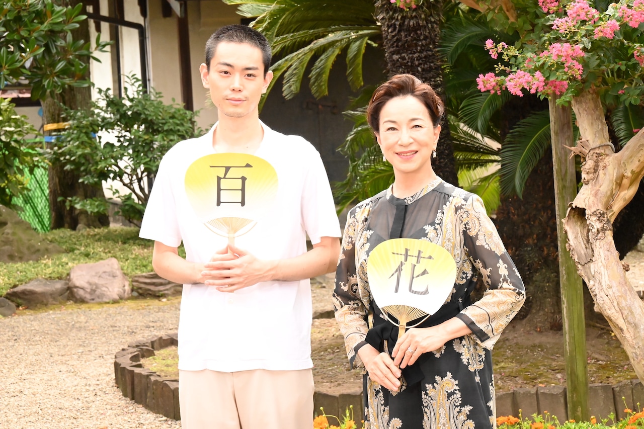 「百花」大ヒット祈願イベントの様子。
