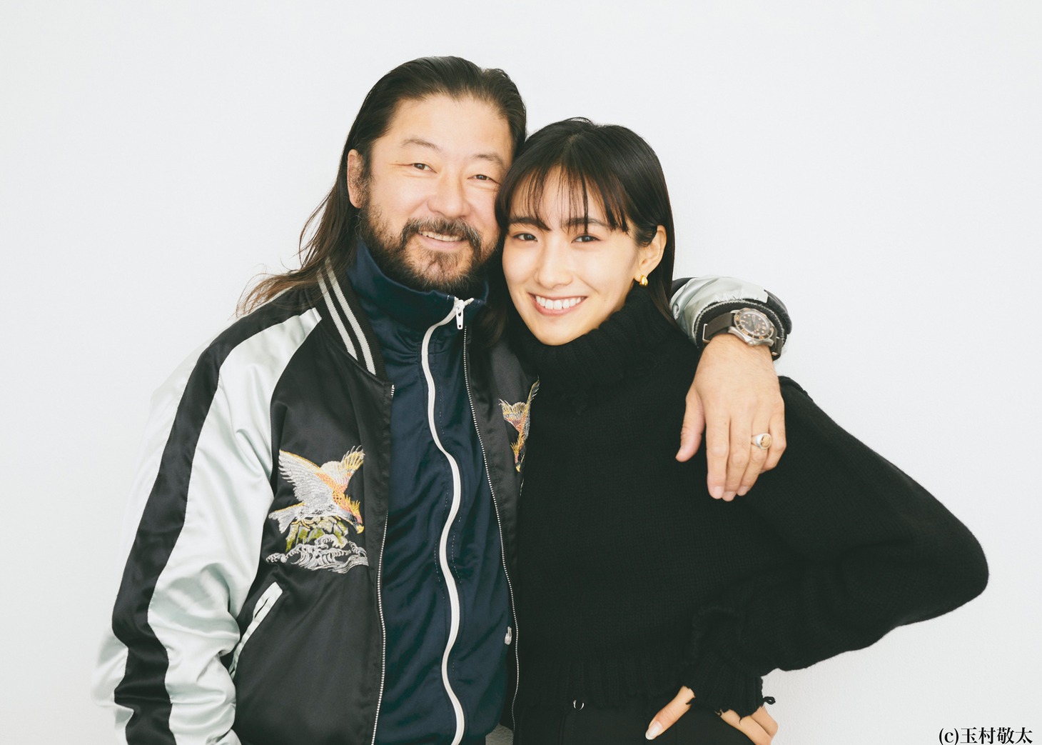 左から浅野忠信、中田クルミ。