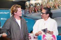 左からブラッド・ピット、真田広之。
