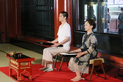 「百花」大ヒット祈願の様子（提供写真）。