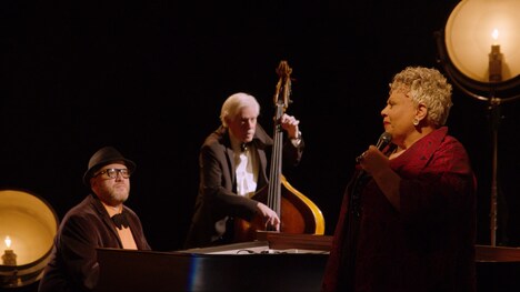 「オスカー・ピーターソン：ジャズ界の革命児」