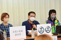 左から田村かのこ、深田晃司、森本ひかる。