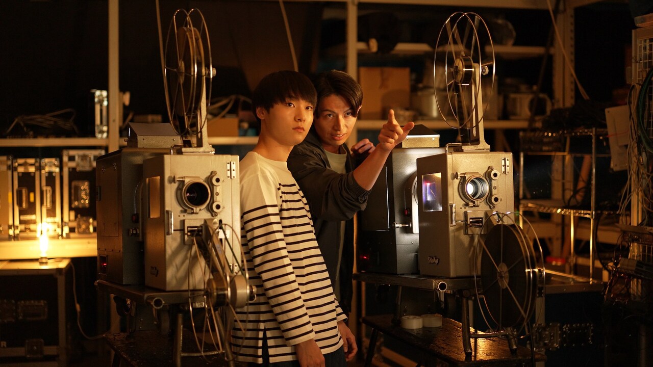 犬飼直紀が映写機に触れる「光の指す方へ」予告公開、指田フミヤの主題歌も