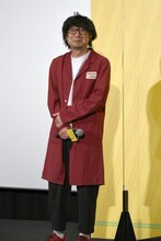 妻と喧嘩しながらも、着たい服を着て舞台挨拶に登壇したという市井昌秀。