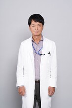 冴木真也役の椎名桔平。