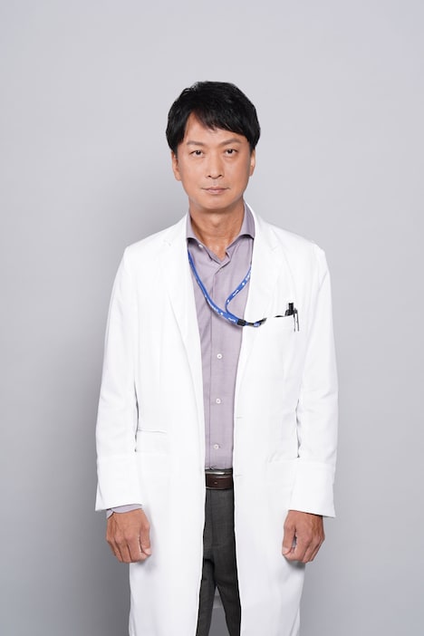 冴木真也役の椎名桔平。